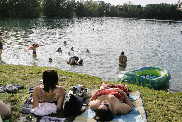 Nach dem Baden den Mll mit nach Hause...appelliert an die Matschelseebesucher.  | Foto: Heidi Fssel