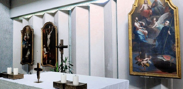 Drei Schmuckstcke: (von links) Rosenkranz-, Kreuzigungs- und Patronatsbild   | Foto: wolfgang knstle
