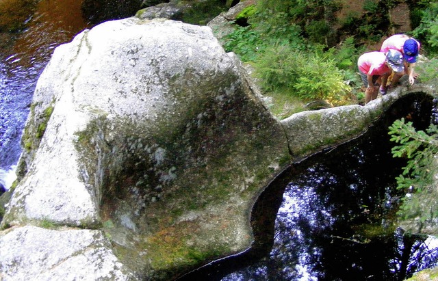 Ein abenteuerlicher und derzeit angene... Bergwasser auch zum Badespa einldt.  | Foto: Wolfgang Adam