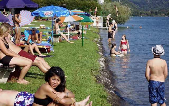 Das Bad im erfrischenden Rhein zeichnet das Schwimmbad in Schwrstadt aus.   | Foto: Hildegard Siebold