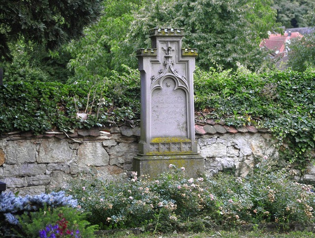 Historische Grabsteine wie dieser soll...gelheimer Friedhof erhalten bleiben.   | Foto: Volker Mnch