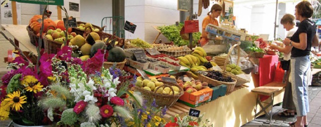 Schopfheims Wochenmarkt ist beliebt.   | Foto: Angelika Schmidt