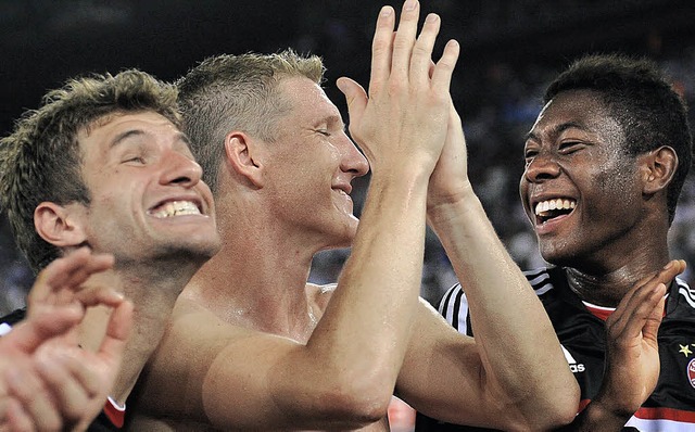 Alles ist gut: Thomas Mller, Bastian ... freuen sich auf die Champions League.  | Foto: dpa