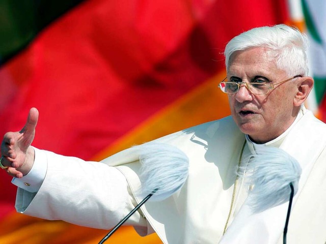Der Papst kommt nach Deutschland &#821...r notwendigen Ausgaben gibt es Kritik.  | Foto: dapd