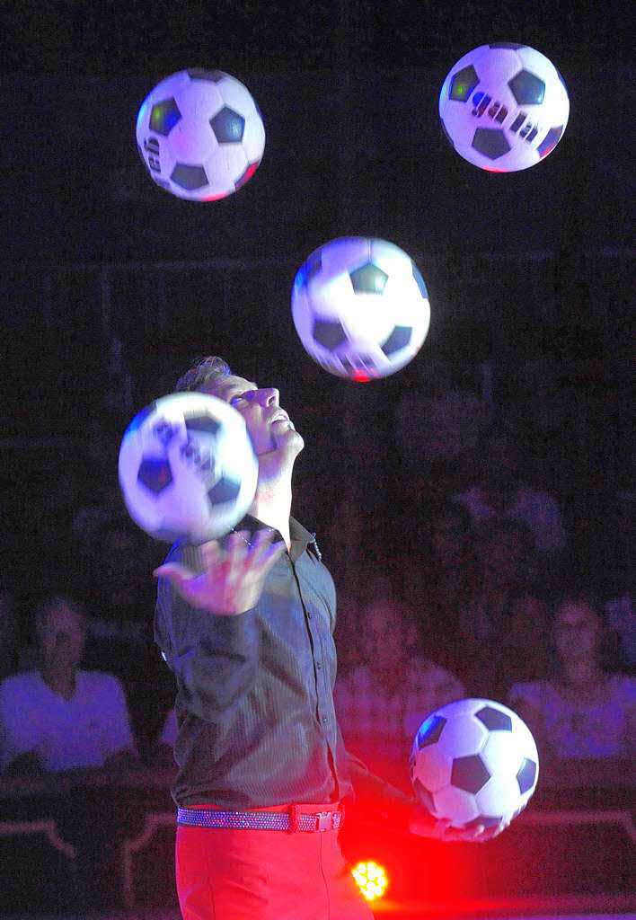 Menschen, Tiere, Sensationen – der Circus Louis Knie in Freiburg.