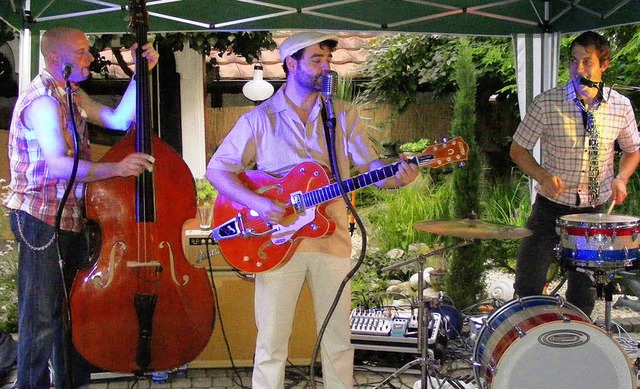 Das macht Stimmung: Ray (von links), L...er Dave und Steve spielen Rockabilly.   | Foto: lisa kupfer