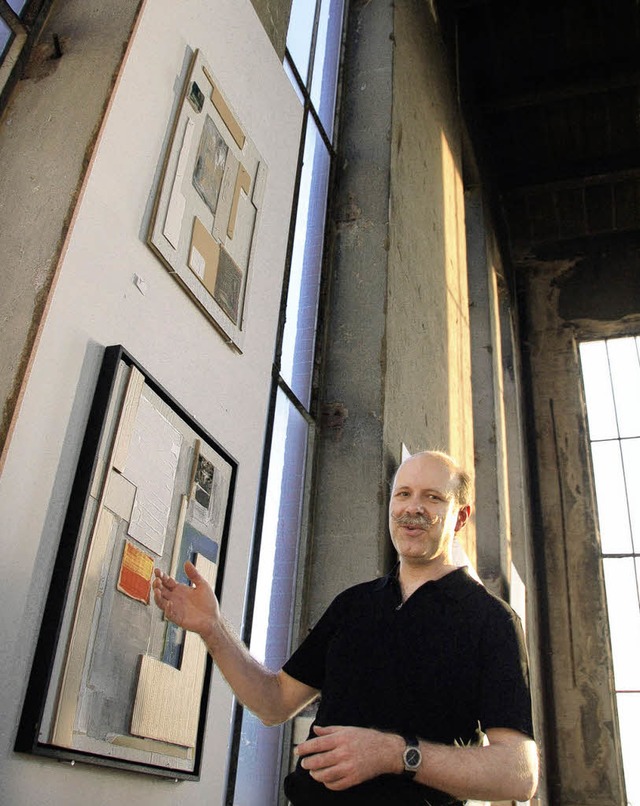 Udo W.&#8197;Hoffmann entfaltet sich im Keselhaus  | Foto: Hans-Jrgen Trul