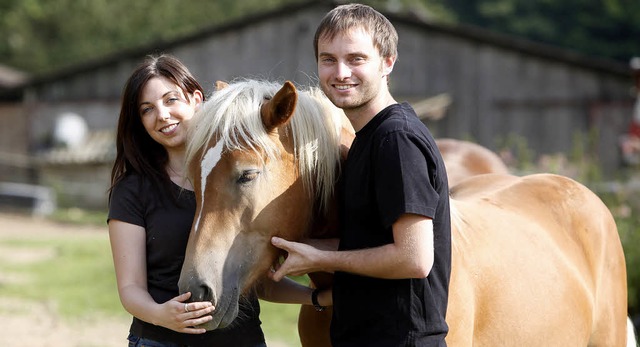 Maike Theilig und Manuel Baur haben ih... gern, wenn er kein Fohlen mehr ist.    | Foto: christoph breithaupt