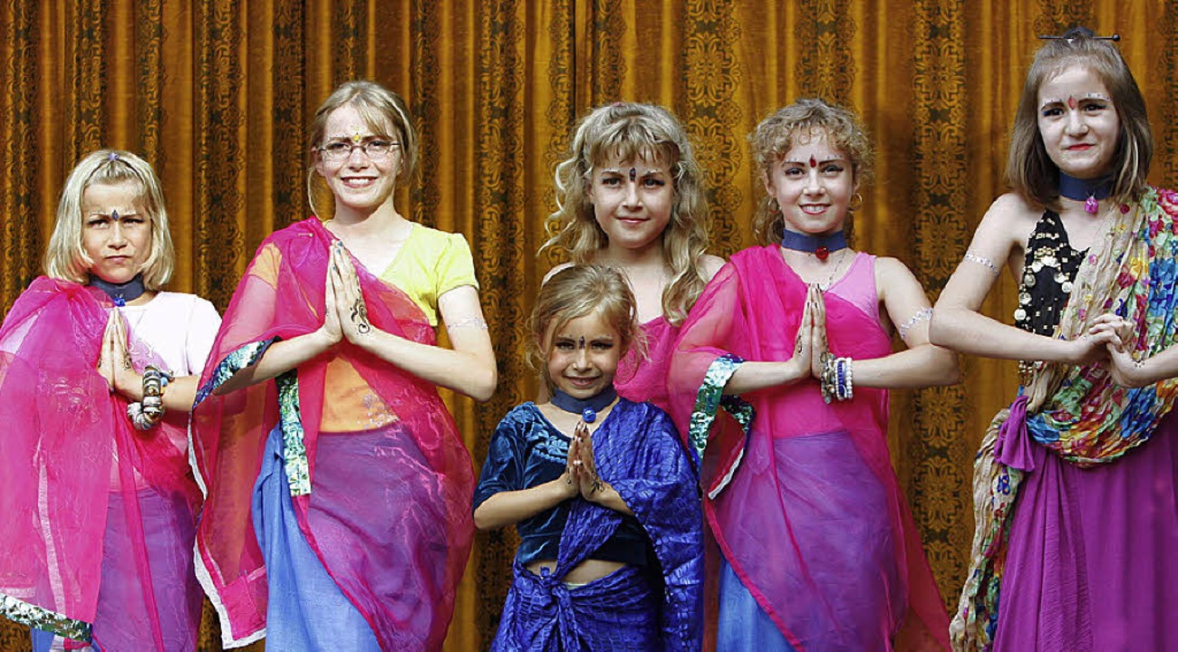 &#8222;Namaste&#8220;: Die Mädchen ler...ber Traditionen und Kultur in Indien.   | Foto: christoph breithaupt