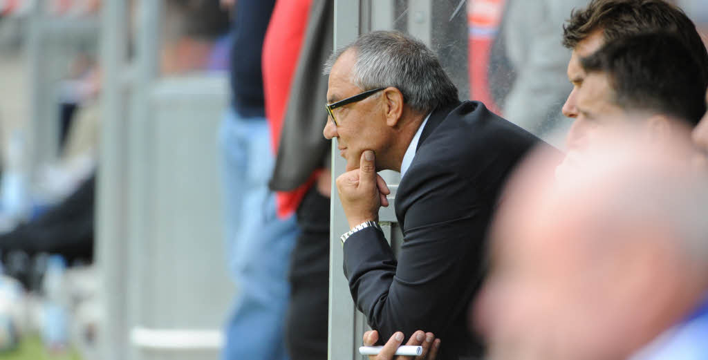 Felix Magath wirkt eher ratlos.