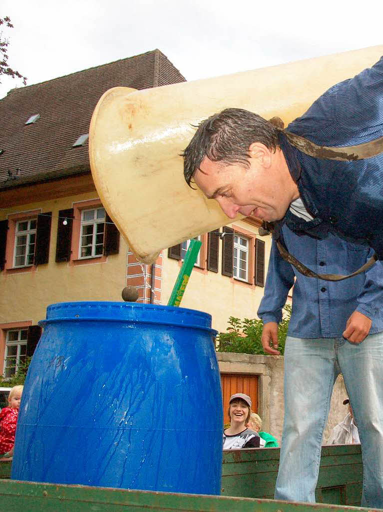 Weinfest Wolfenweiler mit Winzerolympiade und Oldtimerschau