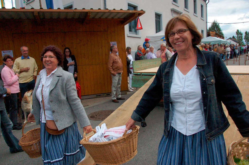 Weinfest Wolfenweiler mit Winzerolympiade und Oldtimerschau