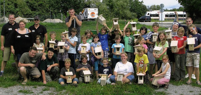 23 Kinder, Jungen wie Mdchen, bauten ...ttenheimer Narrenzunft Vogelhuschen.   | Foto: privat