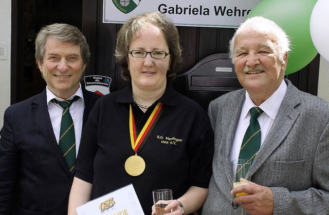 Freude ber die Deutsche Meisterin:  O... Gabriela Wehrer,  und  Rolf Schwald.   | Foto: Paul Schleer