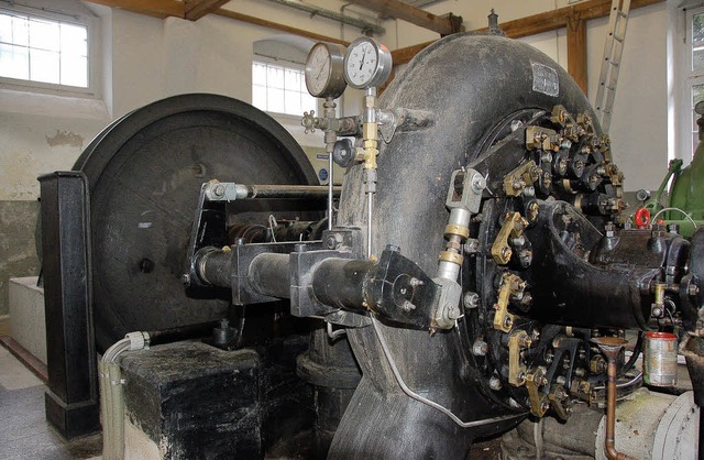 Von unten gelangt das Flusswasser mit 450 Liter pro Sekunde in die Turbine.   | Foto: fotos: dirk sattelberger