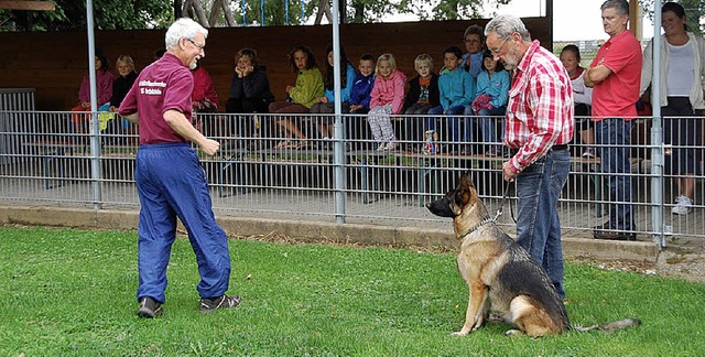 Spannende Arbeit mit Hunden.  | Foto: Schimanski