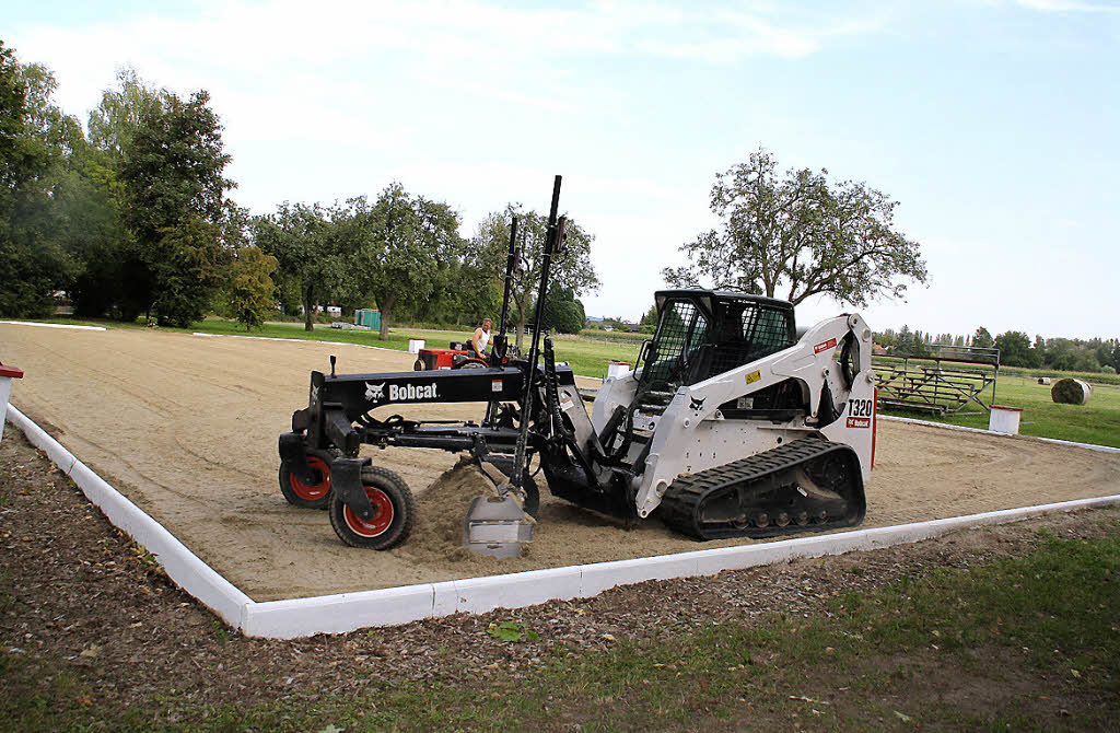 Vom Reitsattel in die Luft steigen und springen Meißenheim Badische