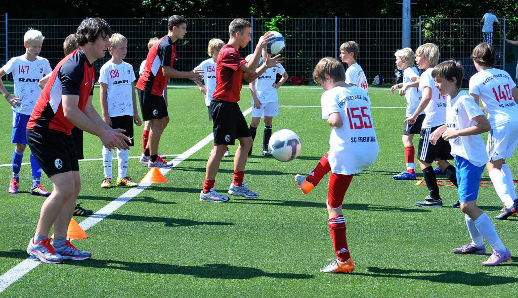 Fast alle der Nachwuchs-Kicker haben den groen Traum, spter einmal Profifuballer zu werden.