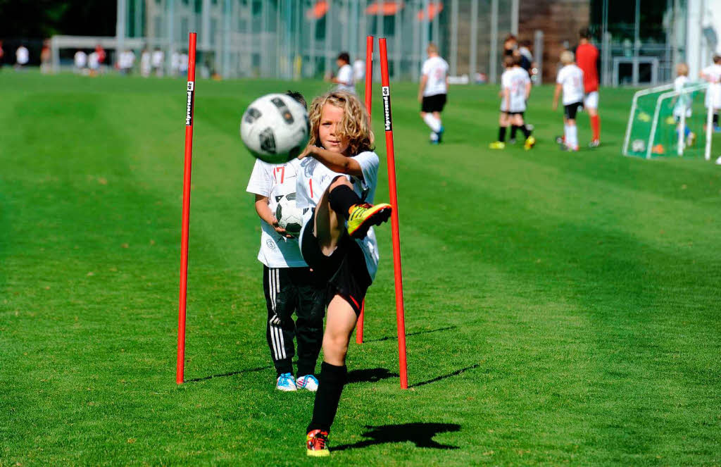 Fast alle der Nachwuchs-Kicker haben den groen Traum, spter einmal Profifuballer zu werden.