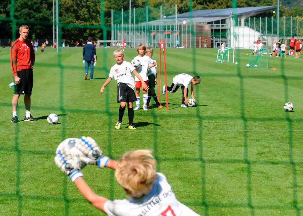 Fast alle der Nachwuchs-Kicker haben den groen Traum, spter einmal Profifuballer zu werden.