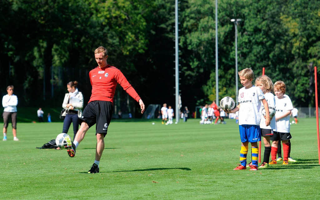 Fast alle der Nachwuchs-Kicker haben den groen Traum, spter einmal Profifuballer zu werden.