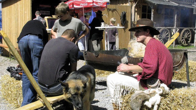 Westerntreffen des Schtzenvereins St....idylle vor dem Schtzenhaus St. Peter   | Foto: Rombach