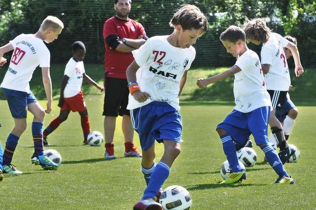 Fchsletage beim SC Freiburg: Profis trainieren mit Kindern