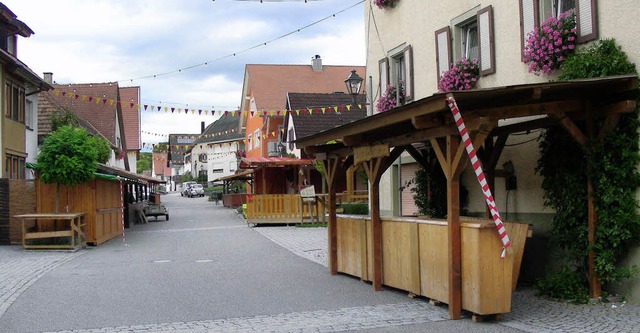 Die Lauben fr das Gassen-Weinfest in ...tetten fr das dortige Schwibogefest.   | Foto: mario schneberg