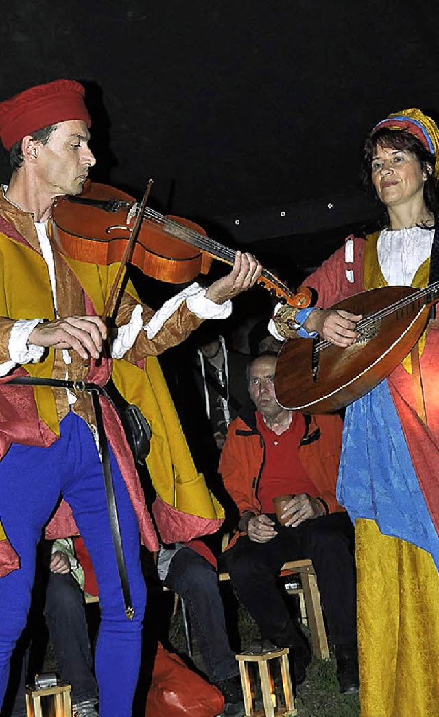 Erstmals in gemeinsamer Gewandung &#82...uer zu Gast beim Trmer auf der Burg.   | Foto: Hubert Bleyer