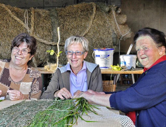 Helga Baumgartner, Helga Bohr und Erna...h motiviert und mit Freude am  Werk.    | Foto: Verena Pichler