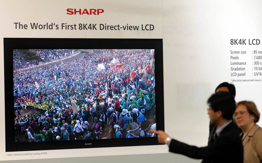 Flachbildfernseher von Sharp: Das Gert hat eine Auflsung von 33 Megapixel und eine Bildschirmdiagonale von zwei Metern.
