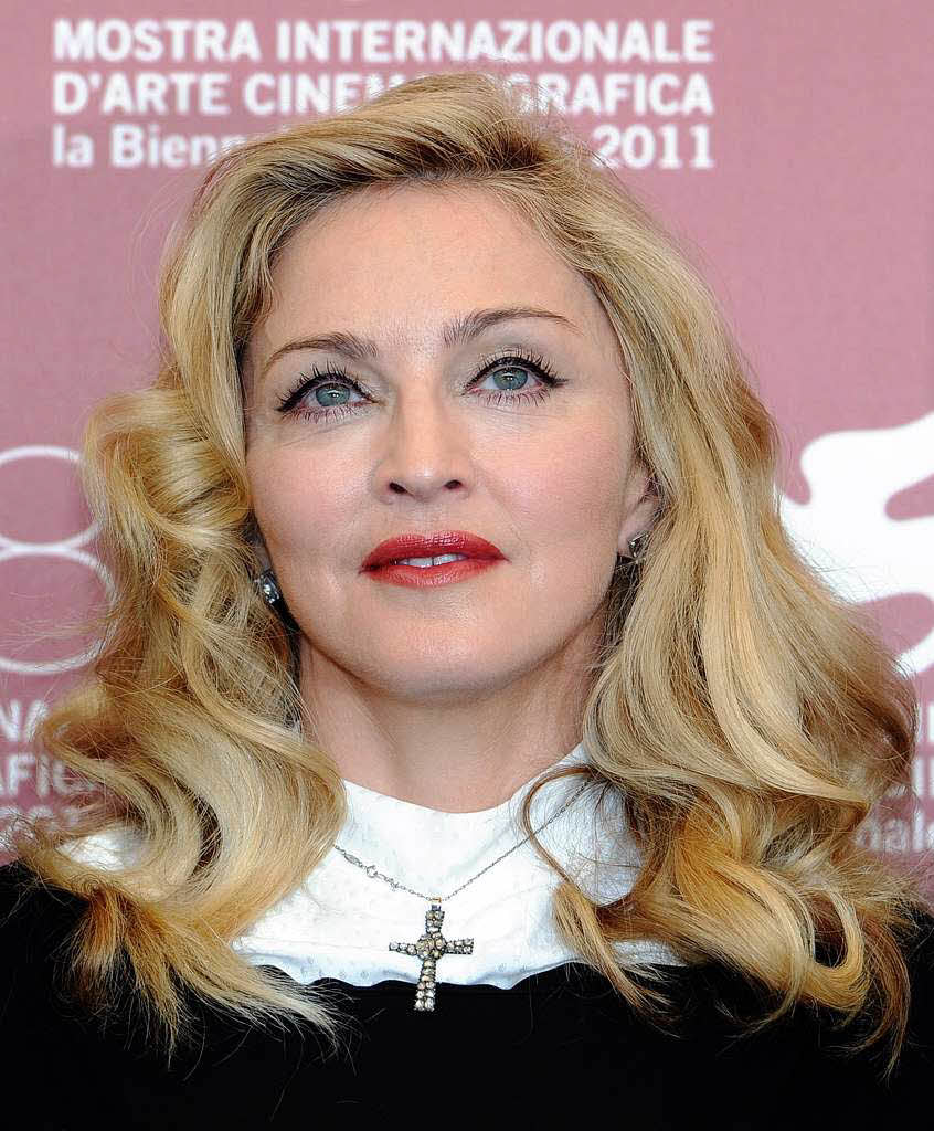 Madame Tussauds lsst gren: Pop-Ikone Madonna ist in diesem Jahr 53 Jahre alt geworden. In Venedig stellte sie  ihren zweiten Film als Regisseurin vor – ber den englischen Knig Edward VIII., der in den 1930ern fr Wallis Simpson auf den Thron verzichtete.
