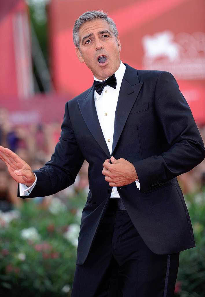 Schritt nach der Trennung von Elisabetta Canalis allein ber den Roten Teppich: George Clooney.