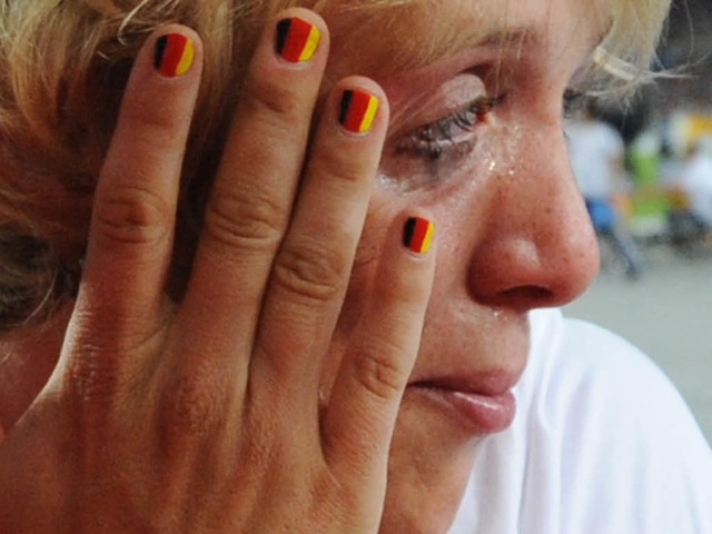 Trnen nach der Niederlage: Christina ...nburg nach dem WM-Finale im Speerwurf.  | Foto: dpa