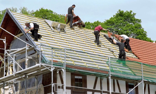 Die Handwerker im Kreis haben derzeit ...ie Geschfte beflgelt, noch anhlt.    | Foto: dpa/Gramespacher