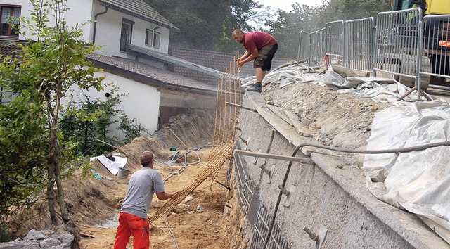 Unter Hochdruck gearbeitet wurde geste...als  Spritzbeton aufgebracht wurde.     | Foto: Jacob