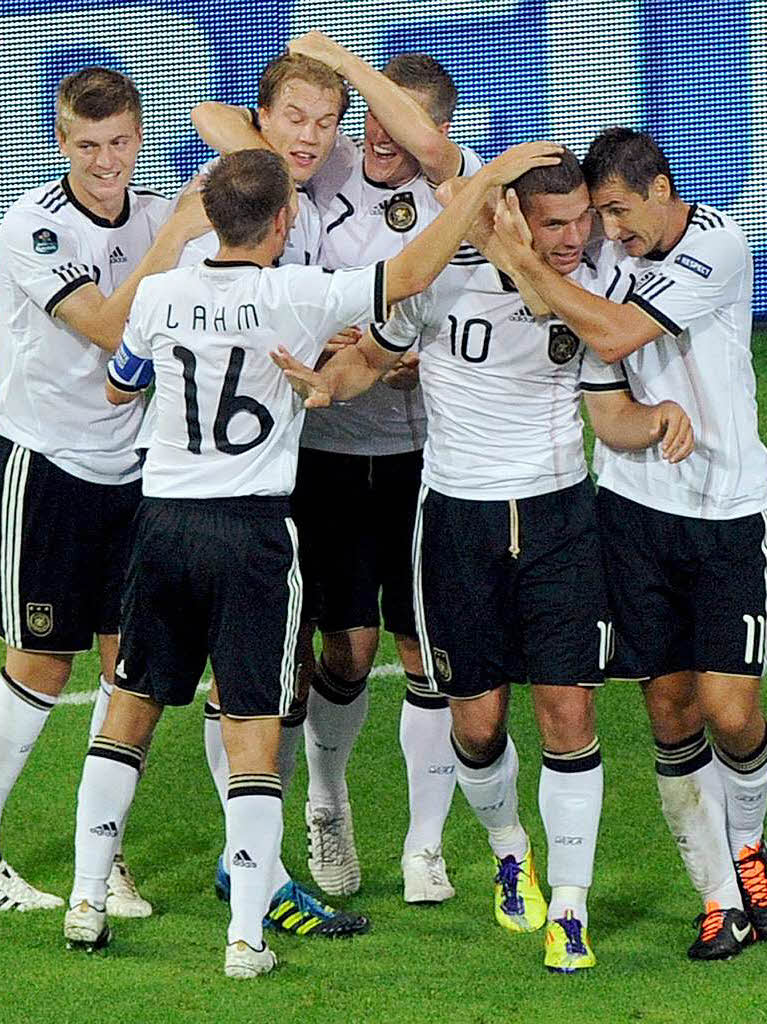 Jubel, Trubel, Heiterkeit bei der DFB-Elf und ihrem Anhang: Deutschland schlgt sterreich mit 6:2.