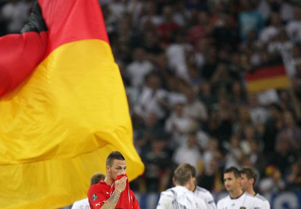 Jubel, Trubel, Heiterkeit bei der DFB-Elf und ihrem Anhang: Deutschland schlgt sterreich mit 6:2.