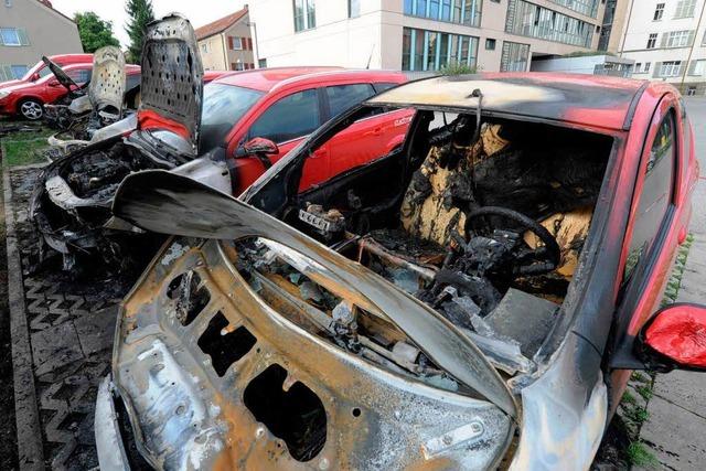 Erneut zwei Autos in Stuttgart ausgebrannt