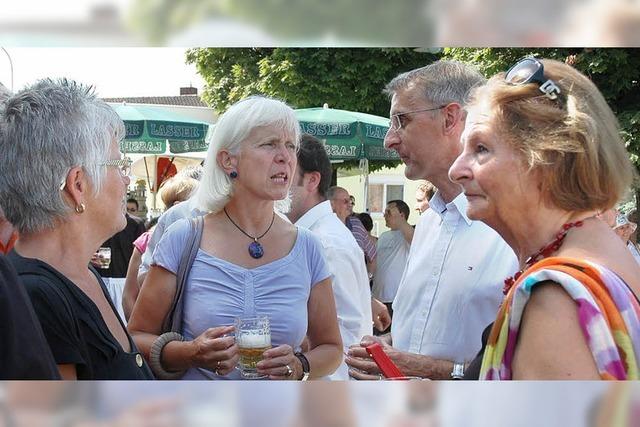 Gste trotzen dem Regen