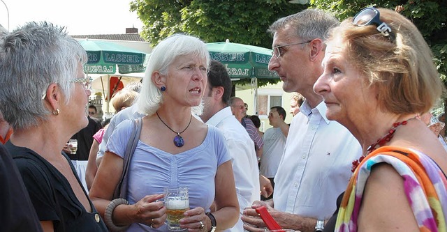 Oberbrgermeisterin Heute-Bluhm im Ges...nnelore Rosskopf und Felicitas Kiefer.  | Foto: Heidemarie Wussler