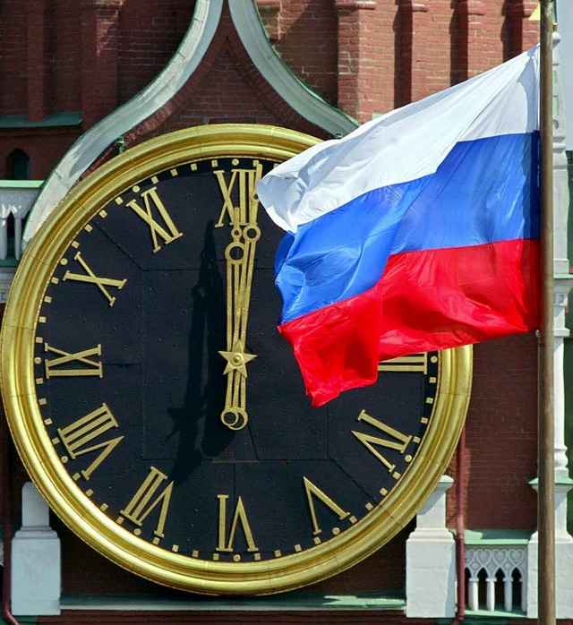 Politik mit dem Uhrzeiger wird derzeit in Russland betrieben.   | Foto: dpa
