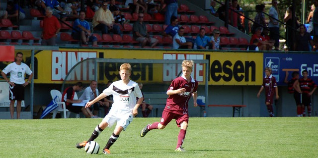 Gute Ballfhrung: Simon Leopold vom OFV leitet einen Angriff ein.   | Foto: Amelie Kissmer