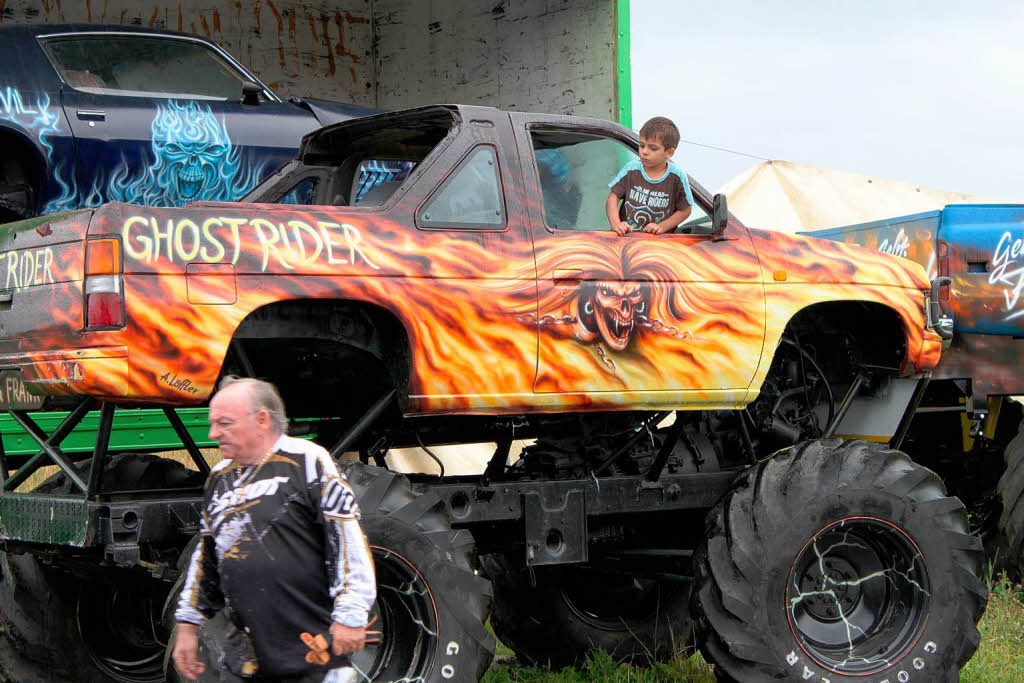 In der neunten Generation präsentiert Familie Frank ihre Monstertruckshow, Alt und Jung arbeiten hier Hand in Hand. In der neunten Generation präsentiert Familie Frank ihre Monstertruckshow, Alt und Jung arbeiten hier Hand in Hand.