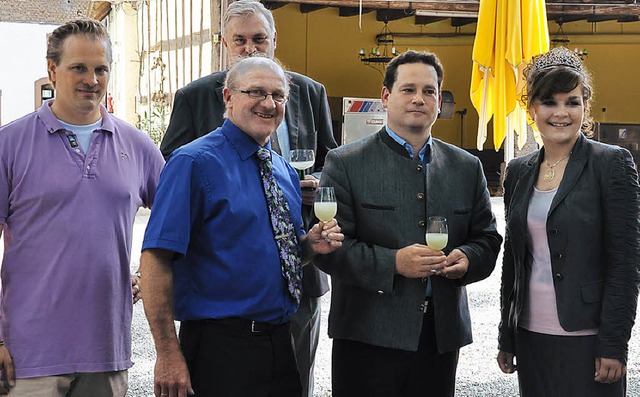 Auf den Jahrgang 2011 freuen sich (von...s Badischen Weinbauverbands stattfand.  | Foto: kai kricheldorff