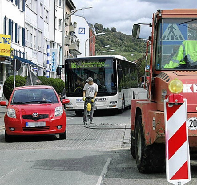 Die Bauarbeiten auf der Hauptstrae erfordern heute eine vollstndige Sperrung.   | Foto: Frey