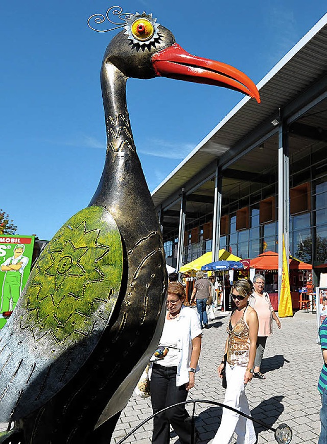 Bunt geht&#8217;s zu bei der Baden-Messe in Freiburg.   | Foto: Eggstein