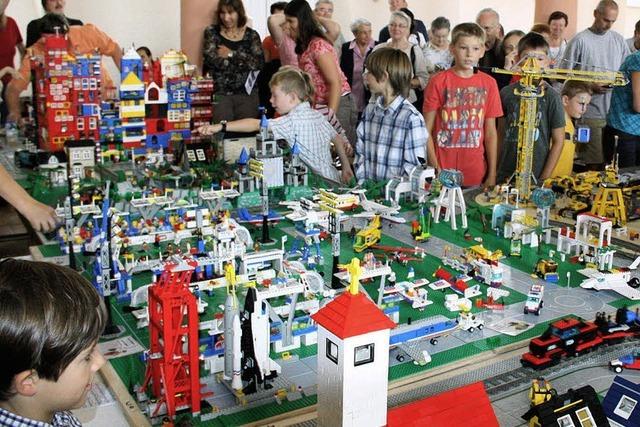 Eine komplette Stadt aus 100 000 Lego-Steinen