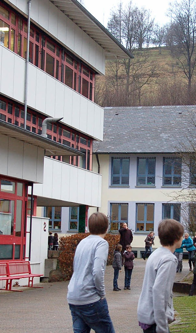 Die Schule ruft, wer hrt&#8217;s ? (A...inrich-Hansjakob-Realschule Elzach).    | Foto: Bernd Fackler