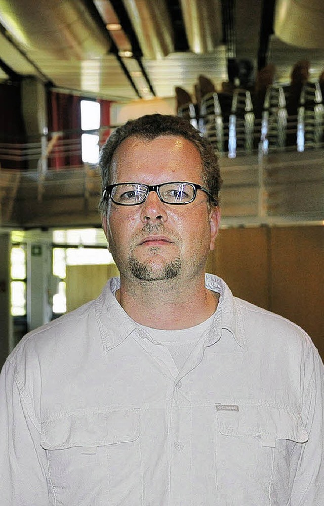 Erik Fiss im knftig vom Boden her beheizten Brgersaal.   | Foto: privat